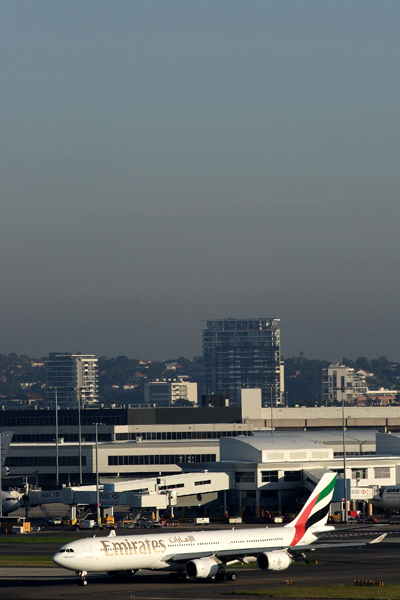 EMIRATES AIRBUS A340 500 SYD RF IMG_9605.jpg