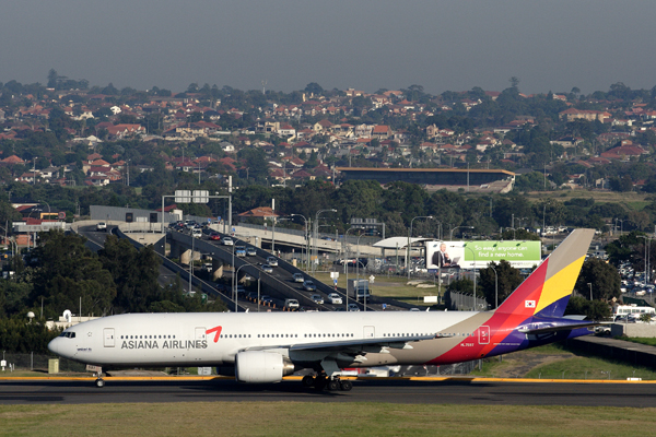 ASIANA BOEING 777 200 SYD RF IMG_9707.jpg