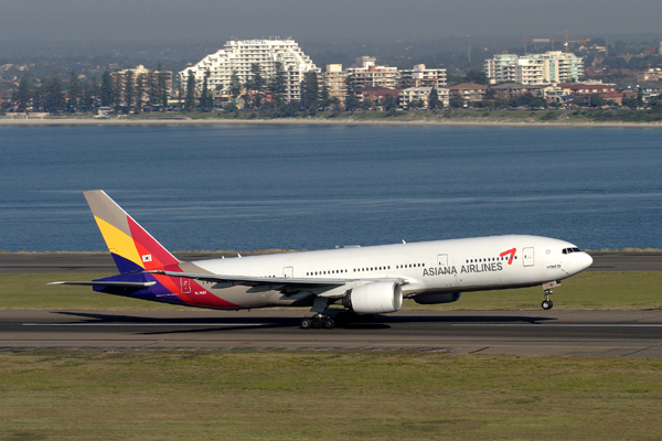 ASIANA BOEING 777 200 SYD RF IMG_9717.jpg