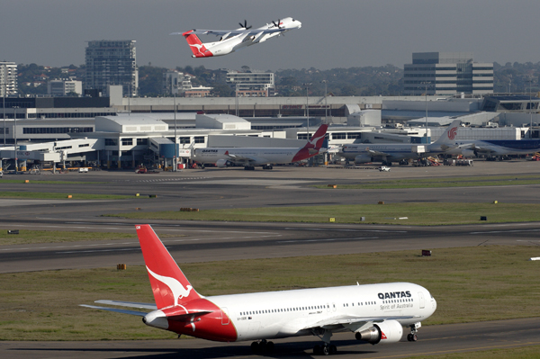 QANTAS AIRCRAFT SYD RF IMG_9795.jpg