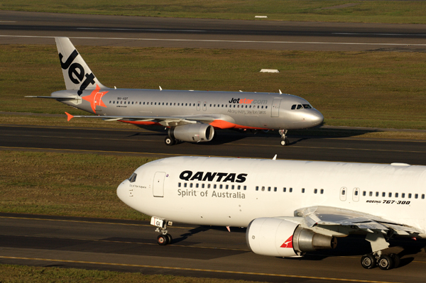 QANTAS JETSTAR AIRCRAFT SYD RF IMG_9579.jpg