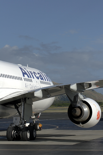 AIR CALIN AIRBUS A330 200 NOU RF IMG_0127.jpg