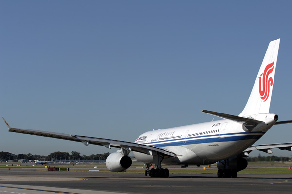 AIR CHINA AIRBUS A330 200 SYD RF IMG_0099.jpg