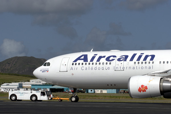 AIR CALIN AIRBUS A330 200 NOU RF IMG_0178.jpg