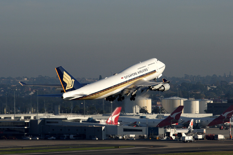 SINGAPORE AIRLINES BOEING 747 400 SYD RF IMG_9658.jpg