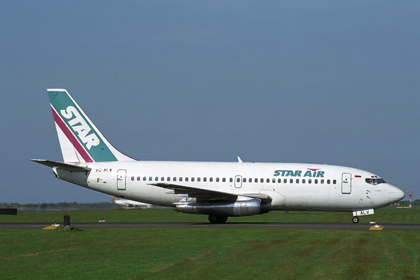 STAR AIR BOEING 737 200 SUB 1841 4.jpg