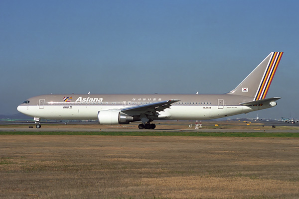 ASIANA BOEING 767 300 GMP RF 1440 33.jpg