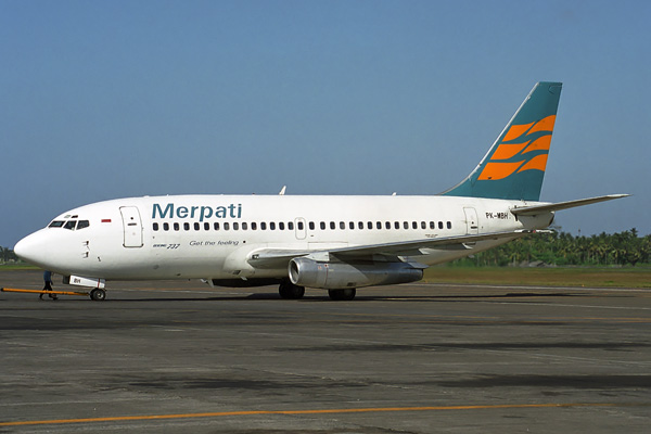 MERPATI BOEING 737 200 DPS RF 1754 1.jpg