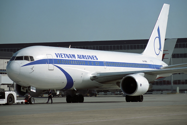 VIETNAM AIRLINES BOEING 767 200 SYD RF 788 7.jpg