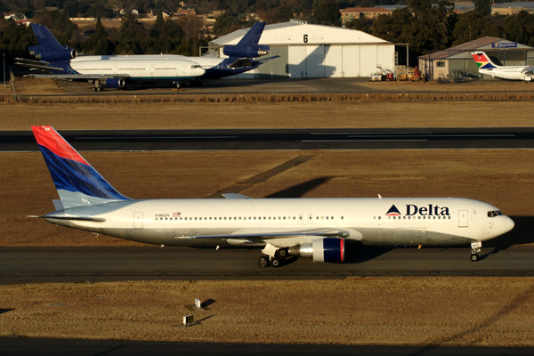 DELTA BOEING 767 300 JNB RF IMG_0639.jpg