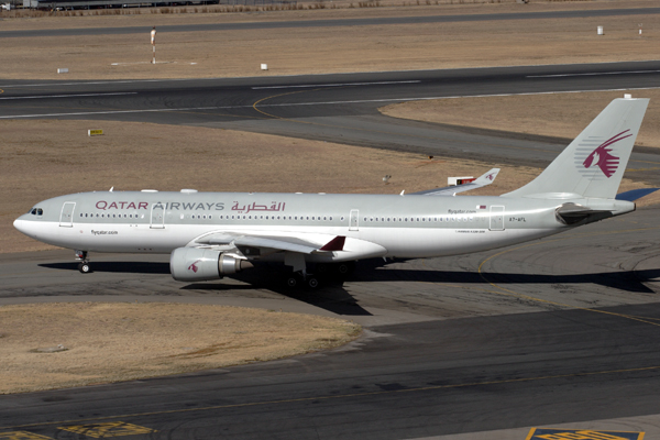 QATAR AIRWAYS AIRBUS A330 200 JNB RF IMG_0699.jpg