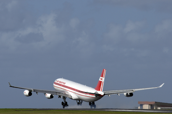 AIR MAURITIUS AIRBUS A340 MRU RF IMG_1166.jpg