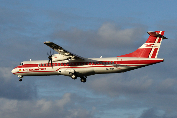 AIR MAURITIUS ATR72 MRU RF IMG_1104.jpg