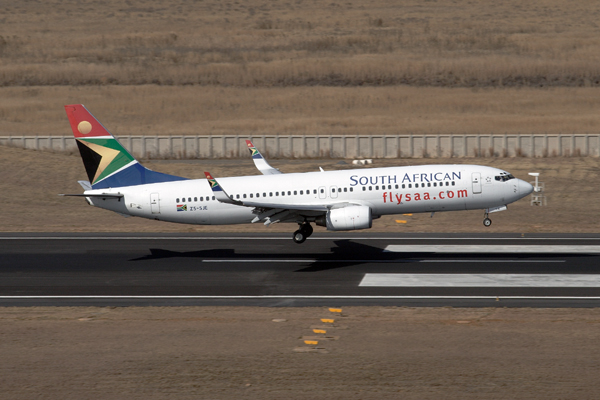 SOUTH AFRICAN BOEING 737 800 JNB RF IMG 0954.jpg