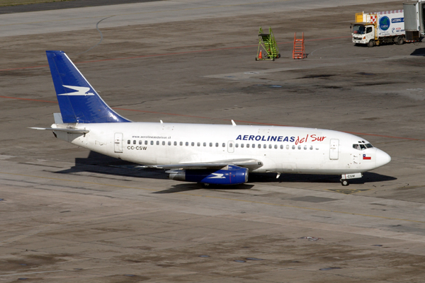 AEROLINEAS DEL SUR BOEING 737 200 SCL RF IMG 0378.jpg