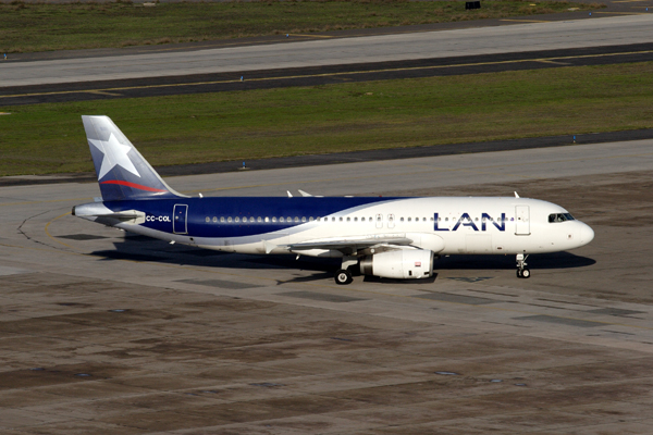 LAN AIRBUS A320 SCL RF IMG_0421.jpg