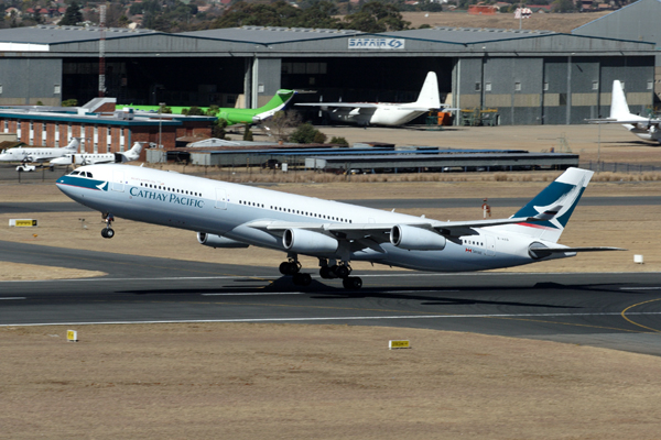 CATHAY PACIFIC AIRBUS A340 300 JNB RF IMG_1271.jpg