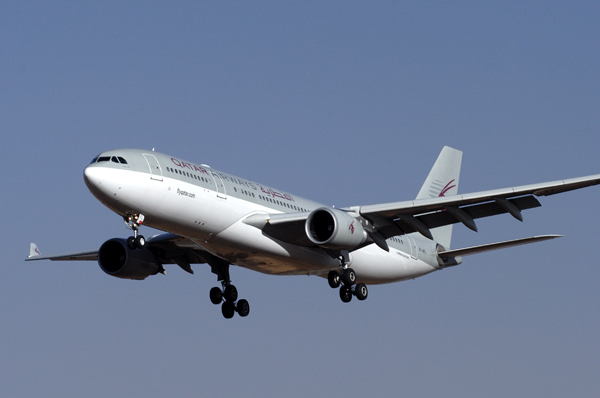 QATAR AIRWAYS AIRBUS A330 200 JNB RF IMG_1481.jpg