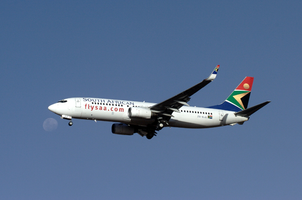 SOUTH AFRICAN BOEING 737 800 JNB RF IMG_1513.jpg