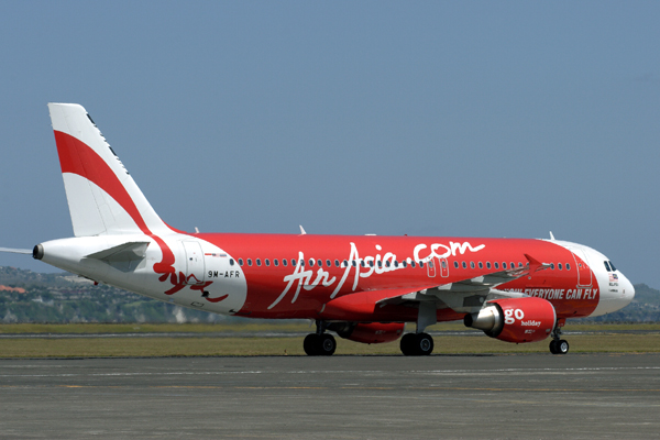 AIR ASIA COM AIRBUS A320 DPS RF IMG_1876.jpg