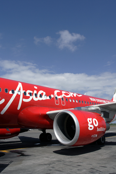 AIR ASIA AIRBUS A320 DPS RF IMG_1840.jpg