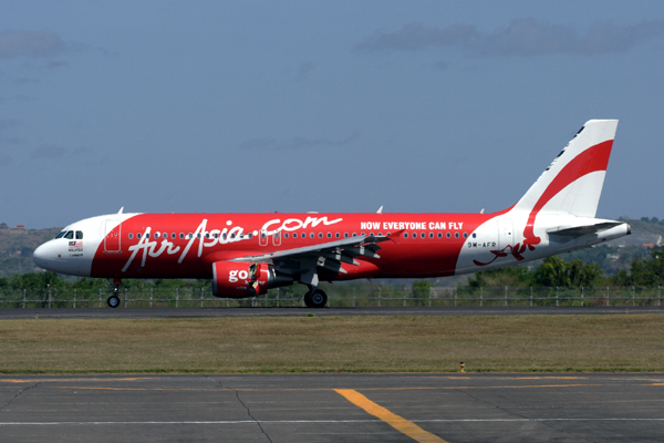 AIR ASIA AIRBUS A320 DPS RF IMG_1869.jpg