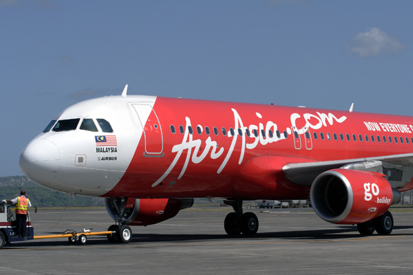 AIR ASIA AIRBUS A320 DPS RF IMG_1908.jpg