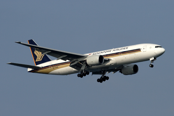 SINGAPORE AIRLINES BOEING 777 200 SIN RF  IMG_2311.jpg