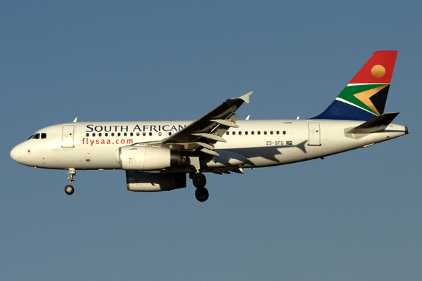 SOUTH AFRICAN AIRBUS A319 JNB RF IMG_1420.jpg