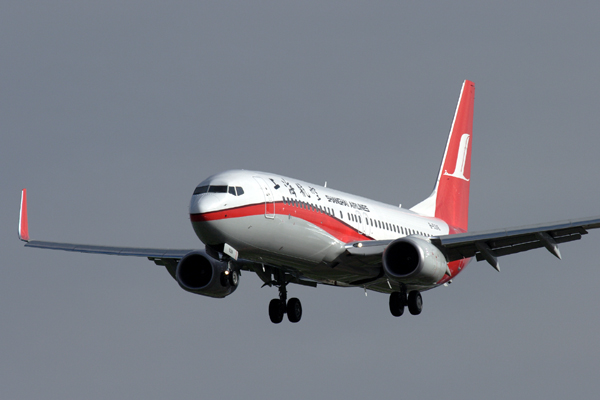 SHANGHAI AIRLINES BOEING 737 800 BJS RF IMG_4011.jpg