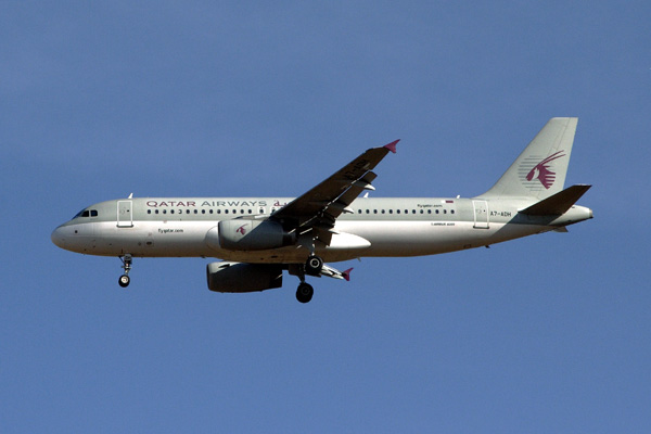 QATAR AIRWAYS AIRBUS A320 ATH RF IMG_3467.jpg