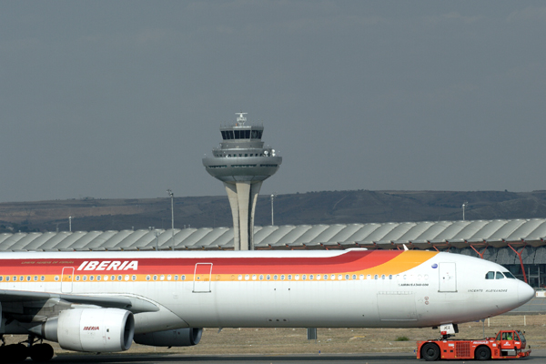 IBERIA AIRBUS A340 600 MAD RF IMG_2622.jpg