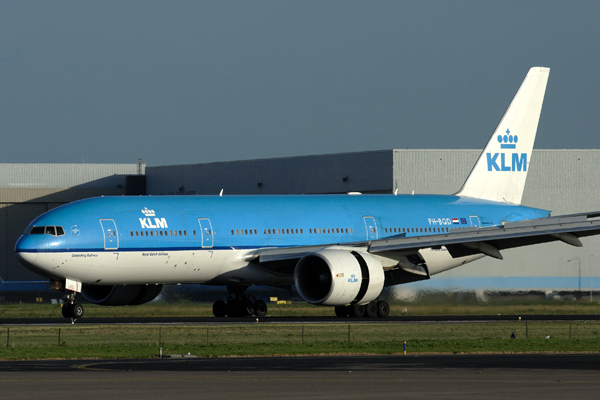 KLM BOEING 777 200 AMS RF IMG_2946.jpg