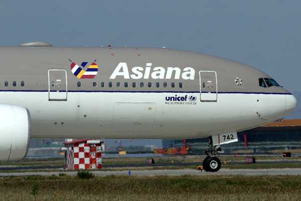 ASIANA BOEING 777 200 BJS RF IMG_4254.jpg