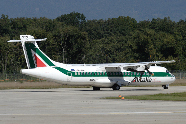 ALITALIA EXPRESS ATR72 GVA RF IMG_3169.jpg