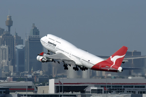 QANTAS BOEING 747 400 SYD RF IMG_4764.jpg