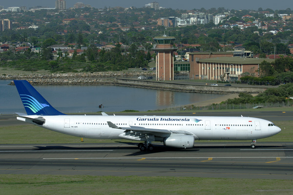 GARUDA INDONESIA AIRBUS A330 300 SYD RF IMG_5027.jpg