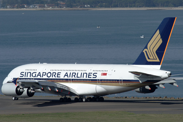 SINGAPORE AIRLINES AIRBUS A380 SYD RF IMG_5081.jpg