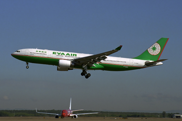 EVA AIR AIRBUS A330 200 BNE RF 1889 10.jpg