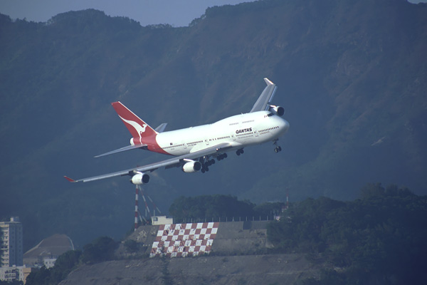 QANTAS BOEING 747 400 HKG RF 1113 21.jpg