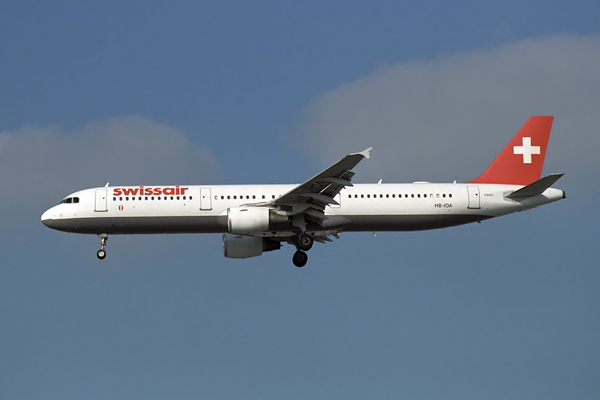 SWISSAIR AIRBUS A321 LHR RF 1177 22.jpg