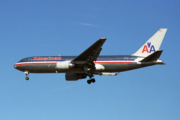AMERICAN BOEING 767 200 LHR RF 1073 5.jpg