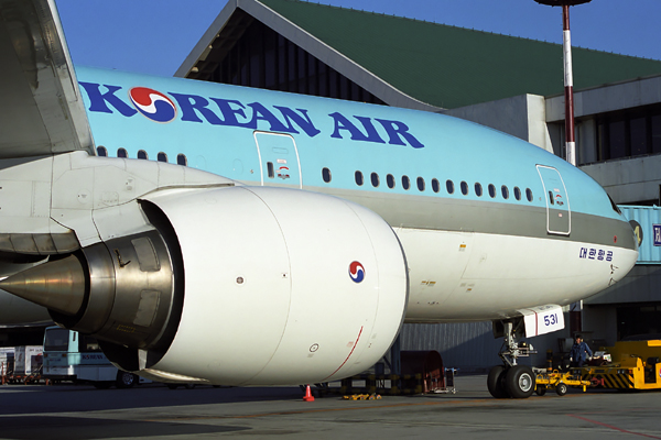 KOREAN AIR BOEING 777 200 GMP RF 1444 32.jpg