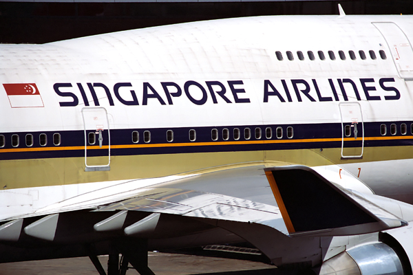 SINGAPORE AIRLINES BOEING 747 400 SYD RF 475 5.jpg