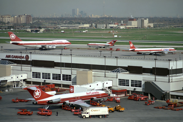 AIR CANADA AIRCRAFT YYZ RF 537 5.jpg