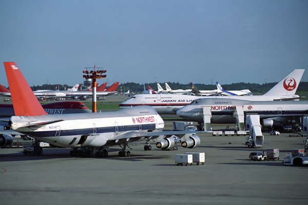 AIRCRAFT TOKYO NARITA RF 437 2.jpg