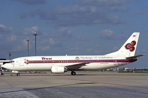 THAI BOEING 737 400 BKK RF 1435 22.jpg