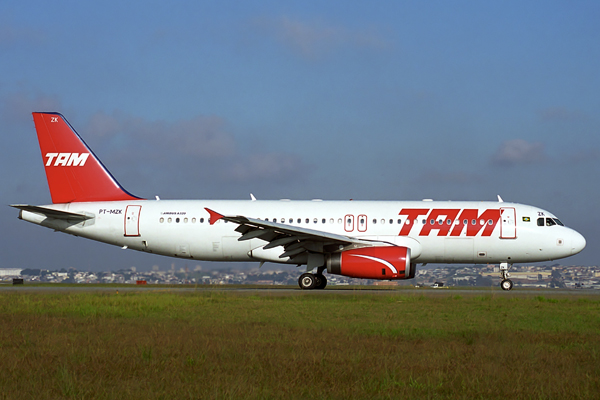 TAM AIRBUS A320 GRU RF 1734 6.jpg