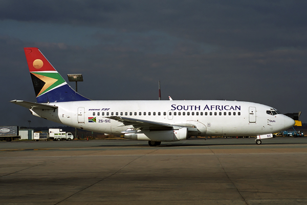 SOUTH AFRICAN BOEING 737 200 JNB RF 1874 17.jpg