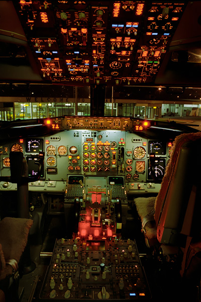 AUSTRALIAN BOEING 737 300 FLIGHT DECK HBA RF 81 22.jpg